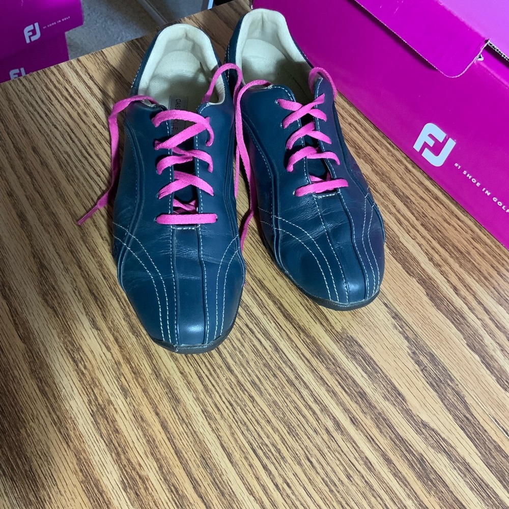 Women’s Footjoy golf shoe